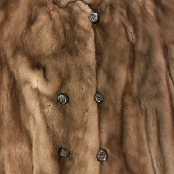 Vintage women’s light brown/ tan genuine fur coat - Picture 10 of 11